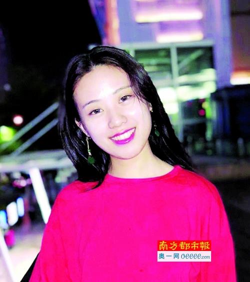 刷脸入住 机器人带路 无人酒店有点酷